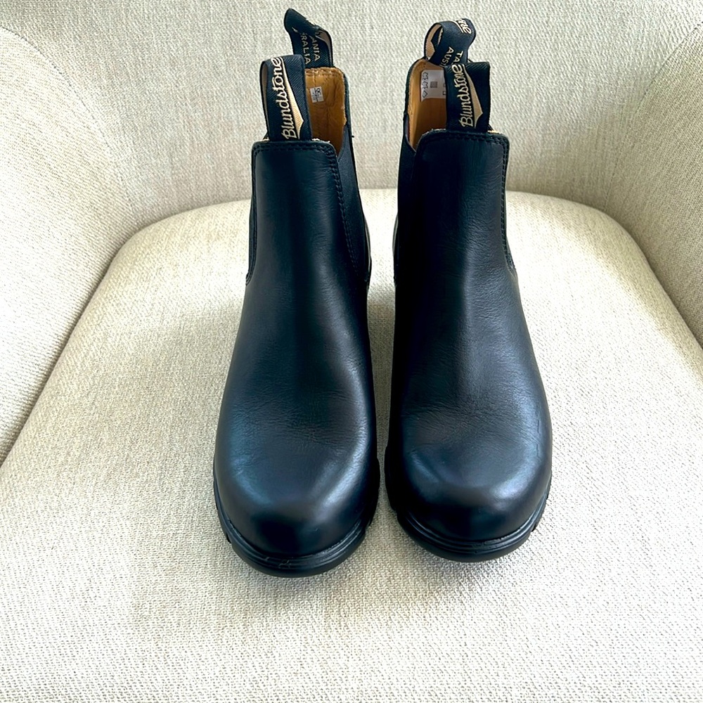 Blundstone Women’s Black Heeled Boot US 9/EU 39 NWOT